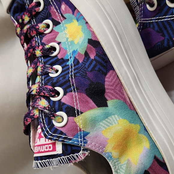 Converse All Star Low Lace-up Multicolored Floral Canvas Sneakers (w size 9) - Picture 7 of 16